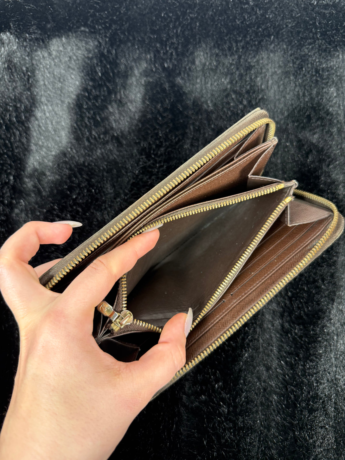 Louis Vuitton Zippy Wallet Damier