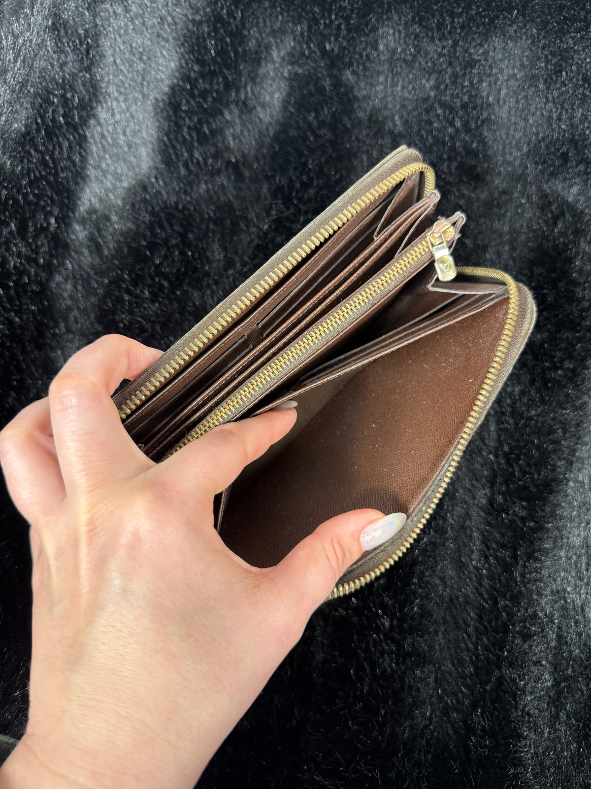 Louis Vuitton Zippy Wallet Damier