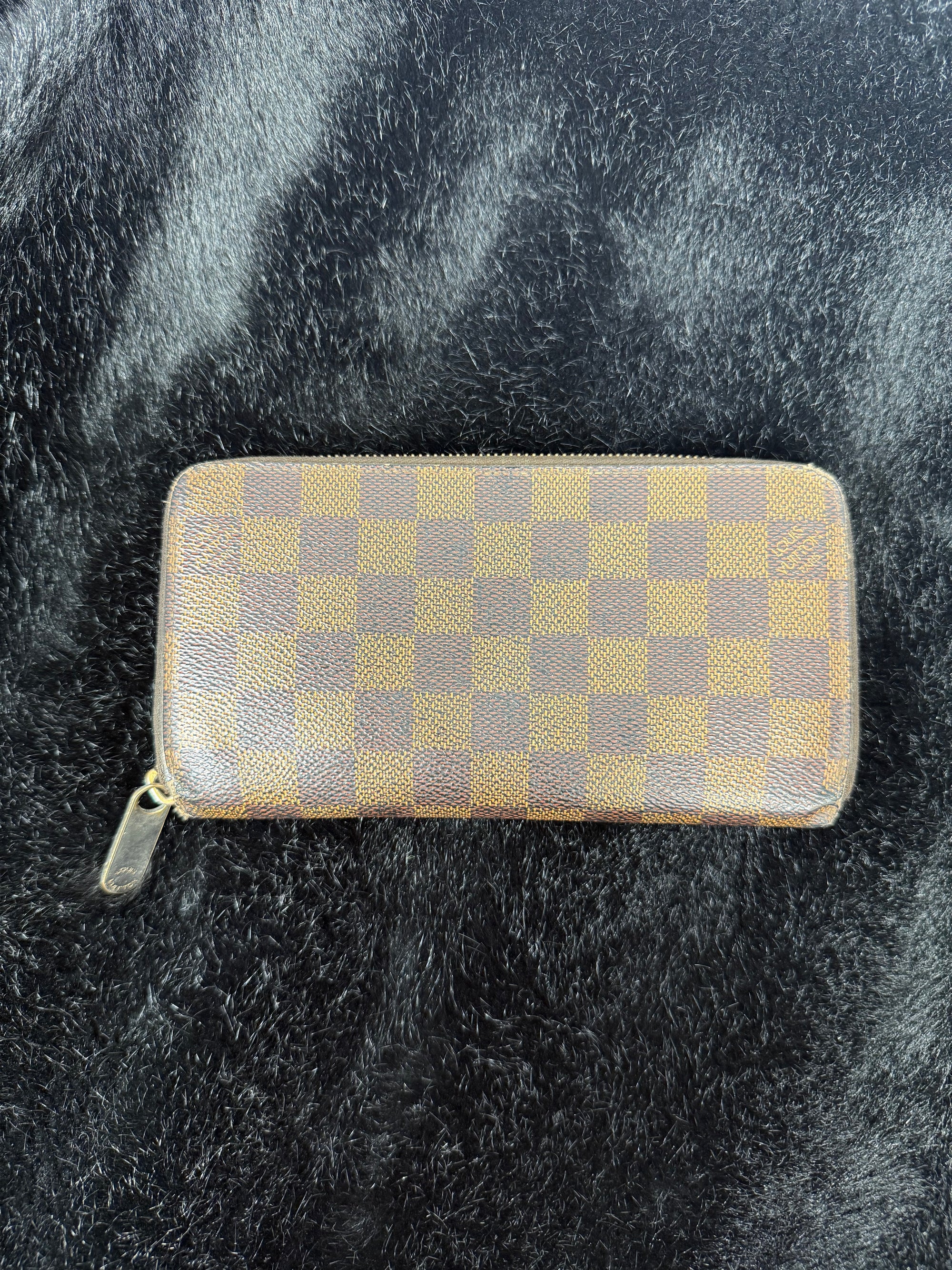 Louis Vuitton Zippy Wallet Damier